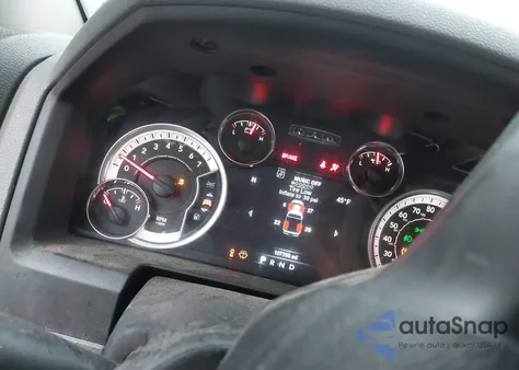 2018 Ram 1500 Big Horn 4X4 5'7 Box z USA, uszkodzony, nr VIN 1C6RR7LT2JS329873